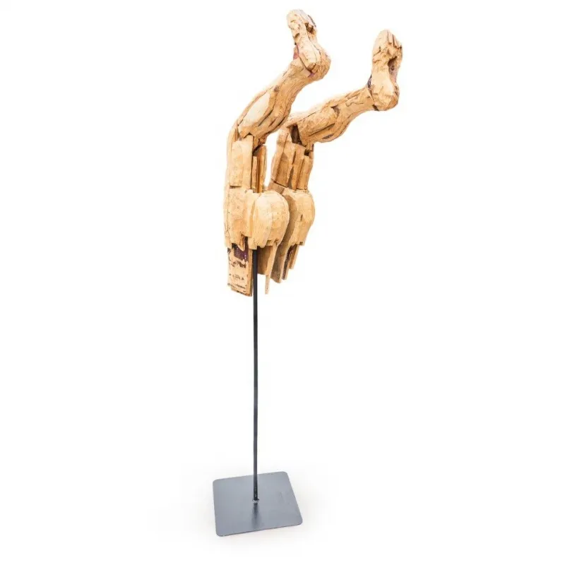 Progressista, Pedro Moreno Ramos, 2018, Pine wood sculpture