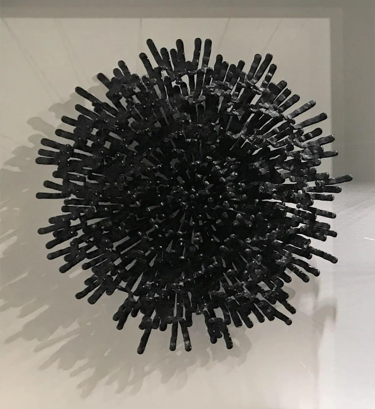 Rosácea XVIII, Manuela Castro Martins, 2018, Cast glass, aluminium and nylon thread