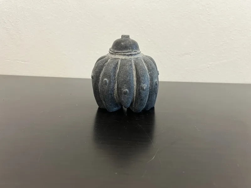 Homem Abóbora, Shintaro Nakaoka, 2024, Granite sculpture