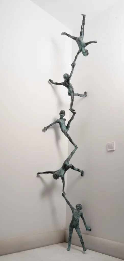 Corner, Jesús Curiá, 2024, Bronze and steel