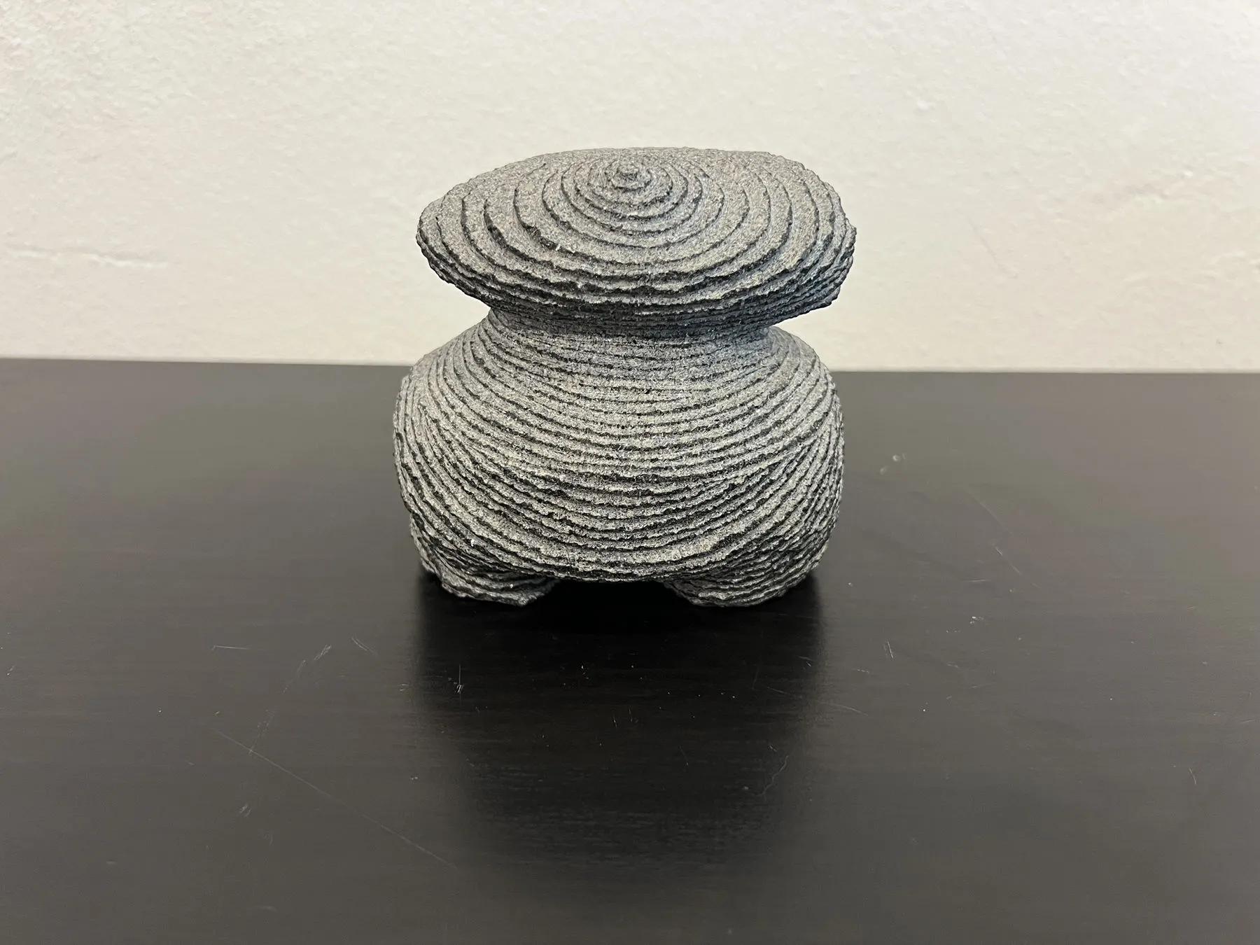 Homem das Nuvens, Shintaro Nakaoka, 2024, Granite sculpture
