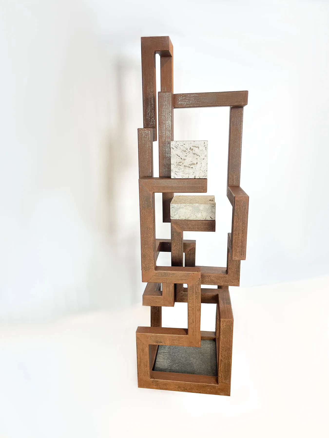 Arranha-Céu 220, Ariel Elizondo, 2025, Corten steel and black basalt