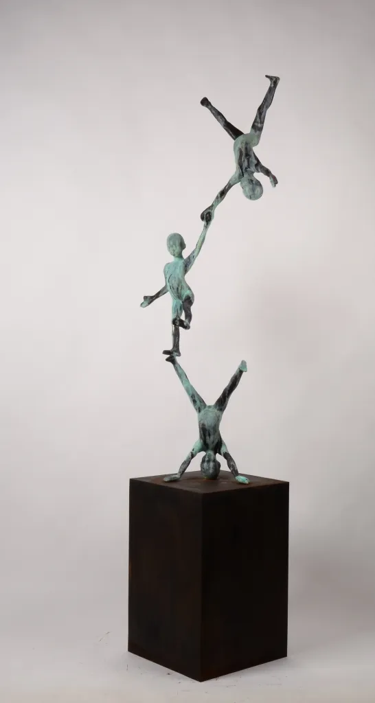 Trois, Jesús Curiá, 2024, Bronze and steel