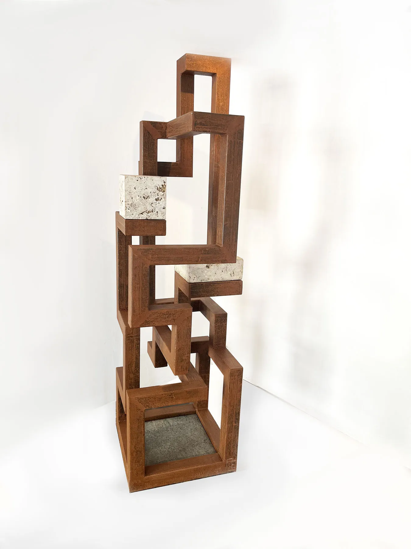 Arranha-Céu 220, Ariel Elizondo, 2025, Corten steel and black basalt