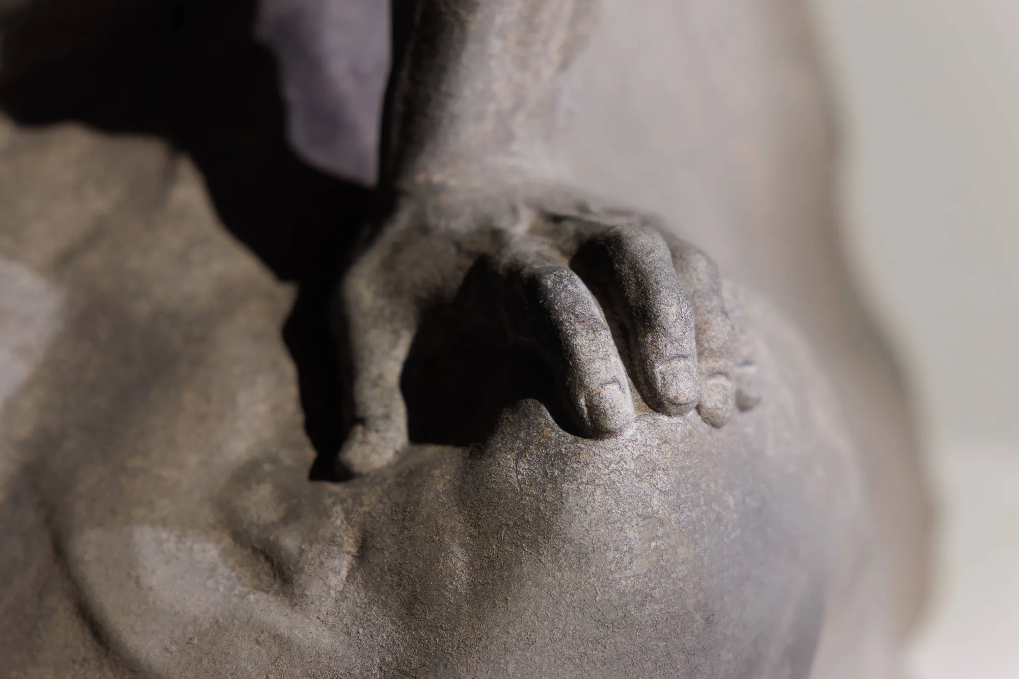 Reve-tintinolho, Daniel Gamelas, 2023, Painted resin