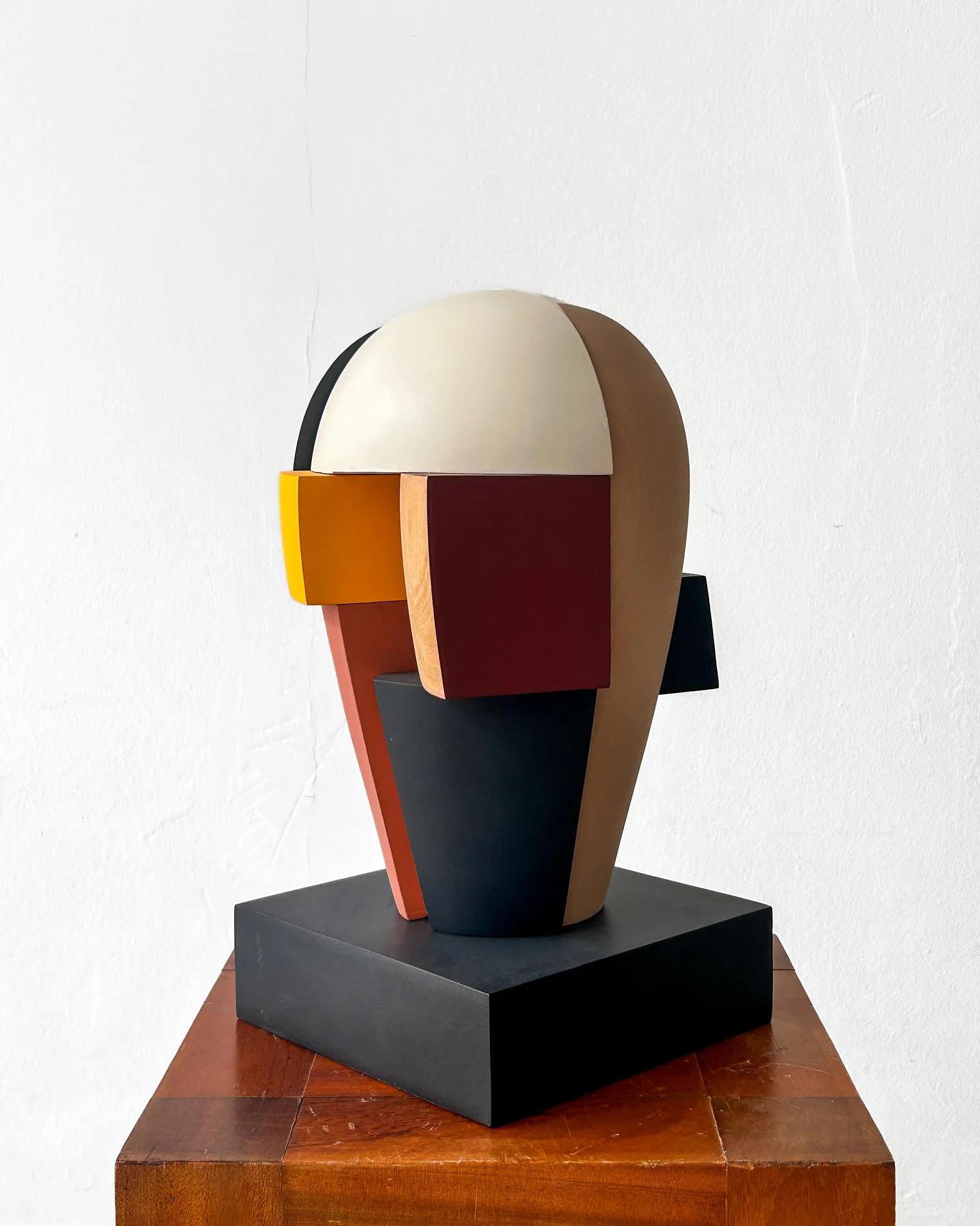 Reconstrucción Q24, Carmen Otero, 2025, Painted maple wood
