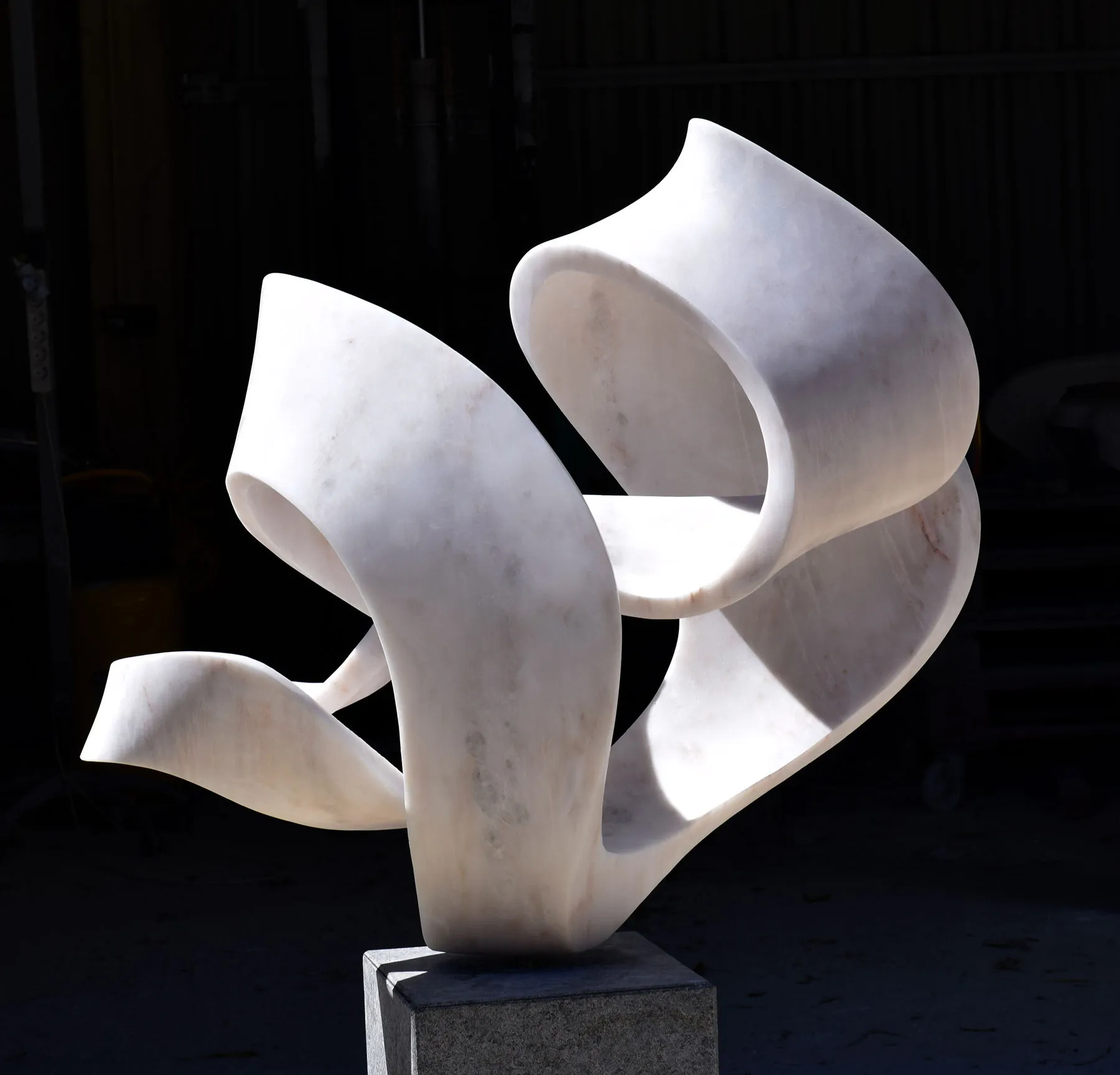 Echos of emptiness, Georg Scheele, 2024, Marble sculpture