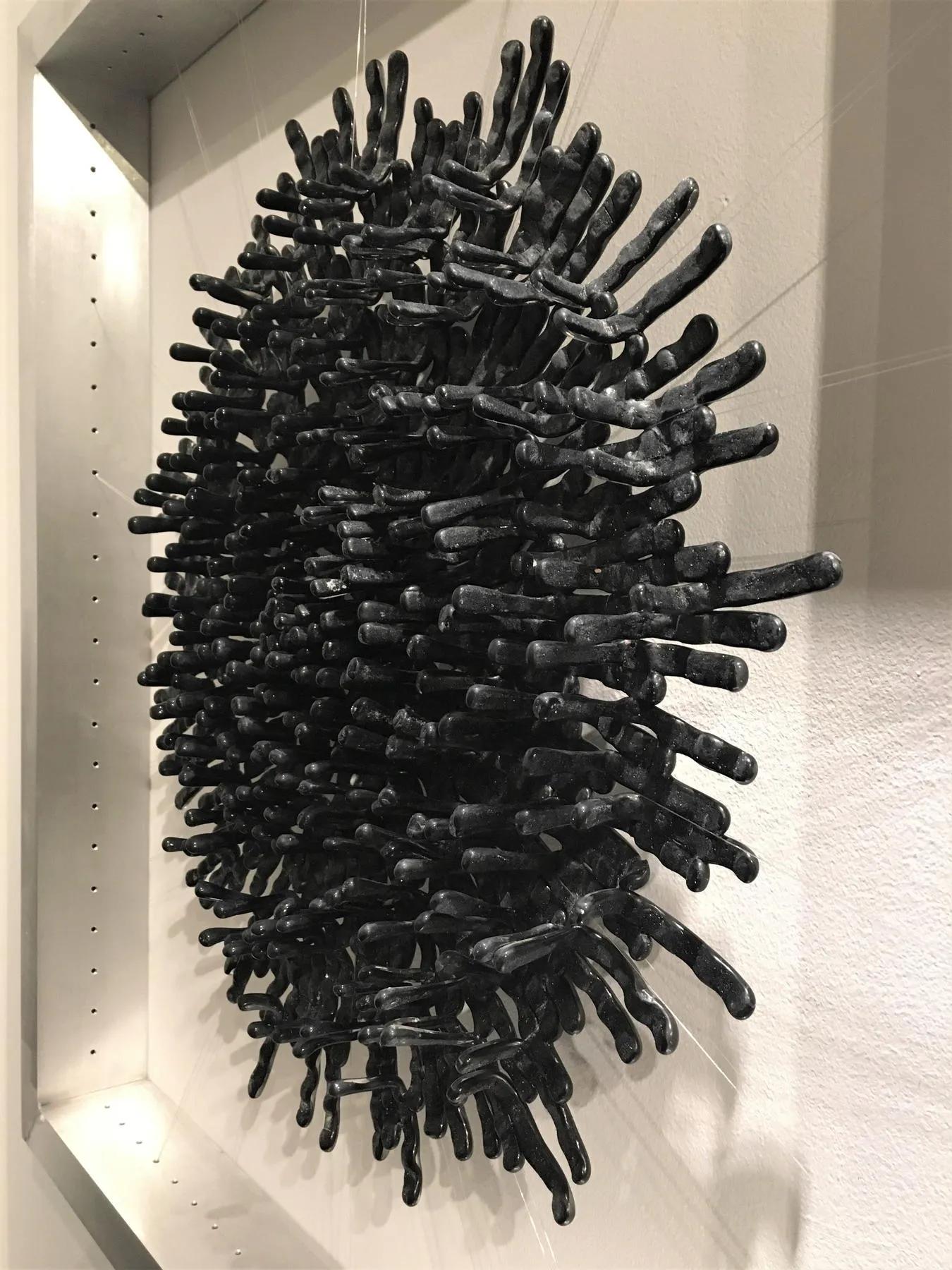 Rosácea XVIII, Manuela Castro Martins, 2018, Cast glass, aluminium and nylon thread