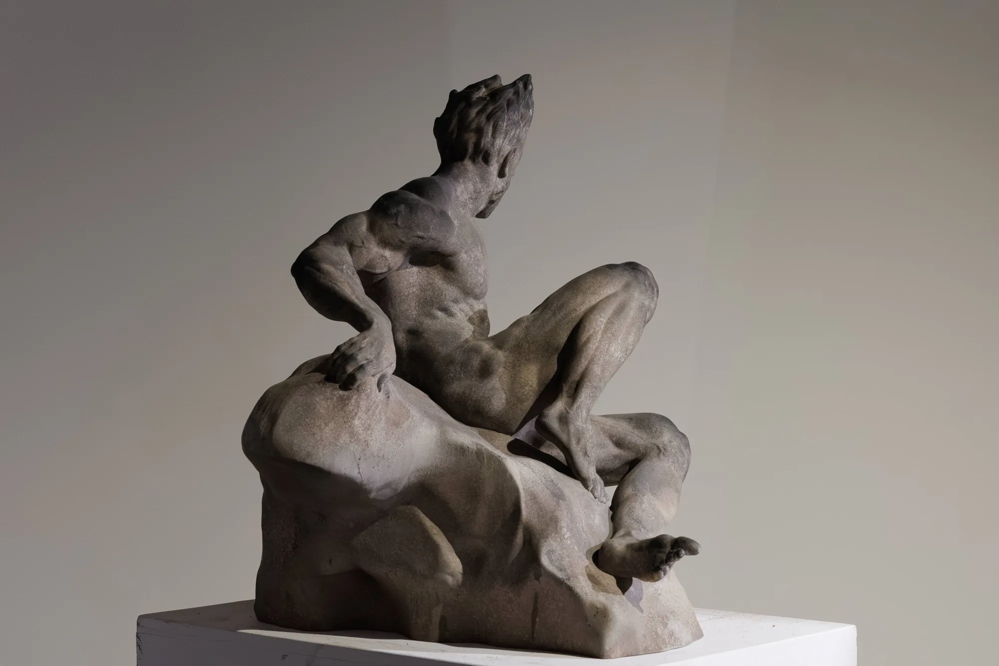 Reve-tintinolho, Daniel Gamelas, 2023, Painted resin