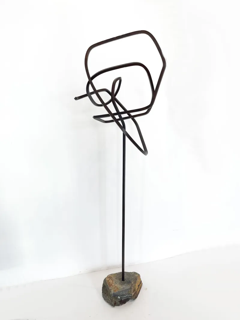 Árbol de la vida, Ariel Elizondo, 2025, Corten steel and quartzite