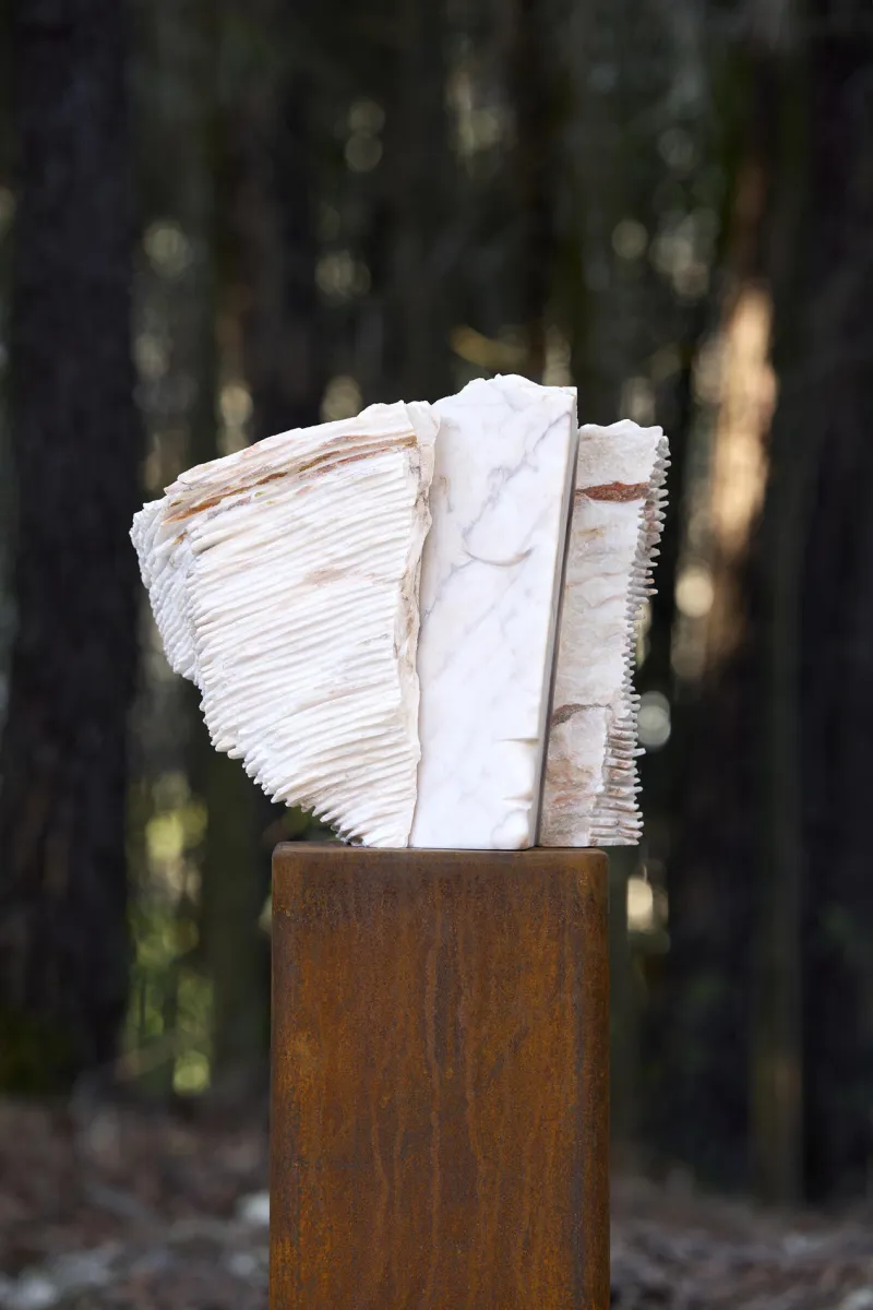 Linha de Vida series #39, Paulo Neves, 2024, Marble and iron sculpture