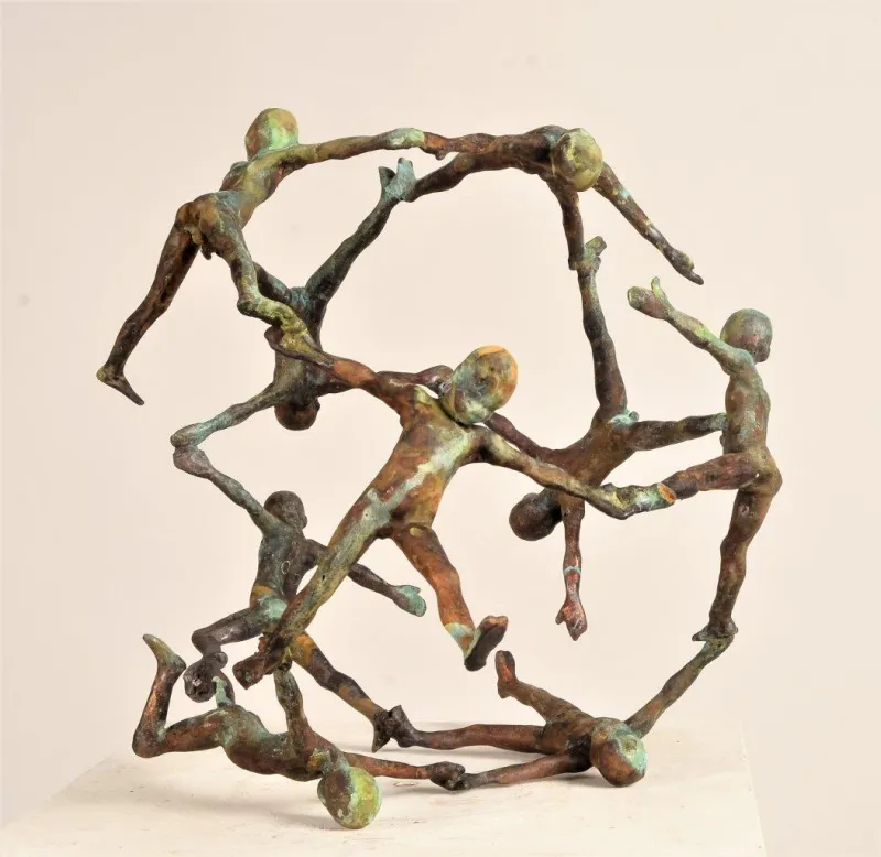 Esferados, Jesús Curiá, 2025, Bronze